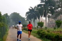 To Run Or Not: Delhi's Recreational Athletes Struggle With Smog To Run Or Not: Delhi's Recreational Athletes Struggle With Smog