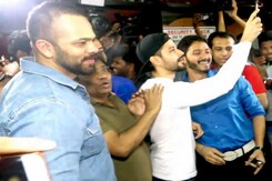 <i>Golmaal Again</i> Team Mobbed Outside Gaiety Galaxy Cinema <i>Golmaal Again</i> Team Mobbed Outside Gaiety Galaxy Cinema