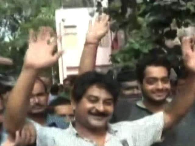 Video : Arrested For Rant Over Traffic Restrictions, Bengal Men Released On Bail