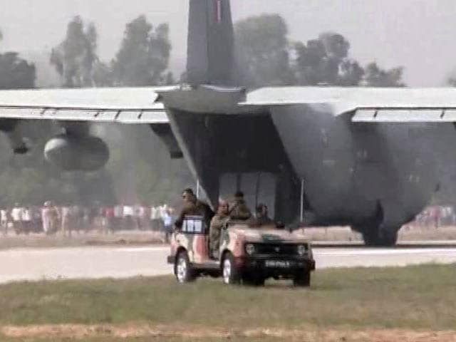 Video : Air Force Planes Land On Highway Near Lucknow In 2-Hour Drill
