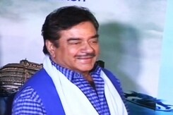 सोशल मीडिया पर ट्रोल हुए शत्रुघ्न सिन्हा सोशल मीडिया पर ट्रोल हुए शत्रुघ्न सिन्हा