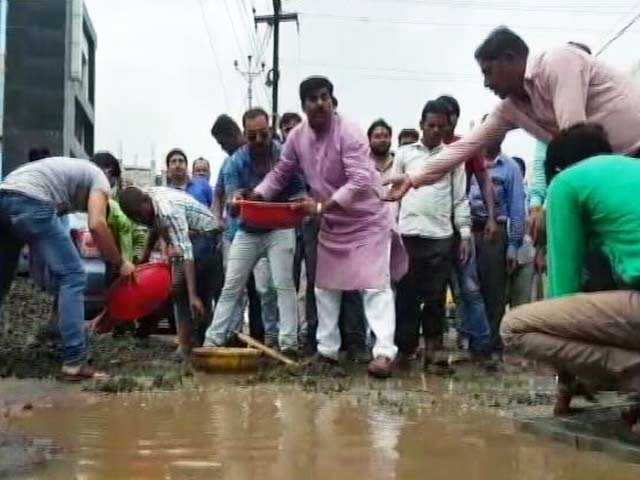 खराब सड़कों को लेकर कितने गंभीर हैं पीडब्ल्यूडी मंत्री?