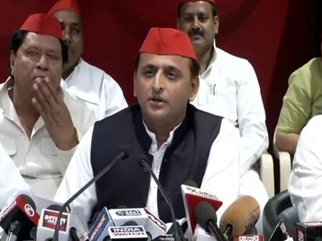 सीएम योगी के ताजमहल के दौरे पर अखिलेश यादव का निशाना