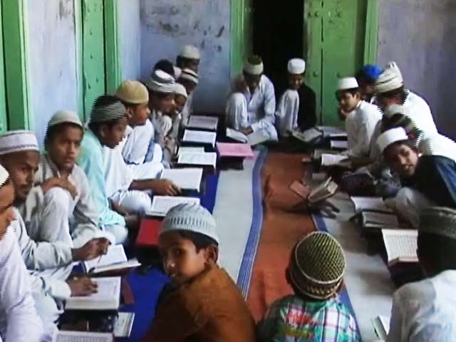 MoJo: उत्तर प्रदेश की योगी सरकार मदरसों को बनाएगी आधुनिक