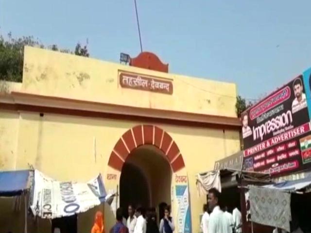 देवबंद के आसपास पुलिस पासपोर्ट धारकों की कर रही है जांच