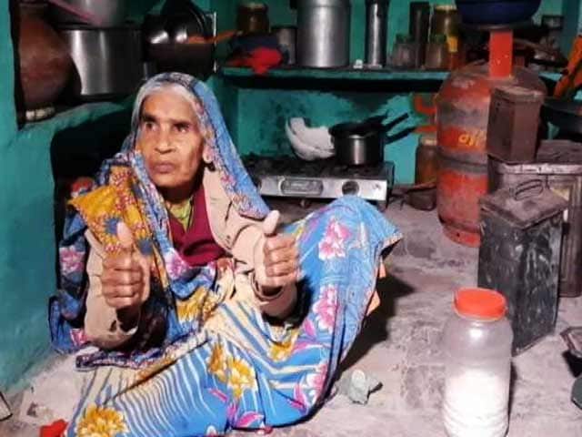 Video : मध्य प्रदेश में बिना आधार बुजुर्गों को राशन मिलने में हो रही दिक्कत