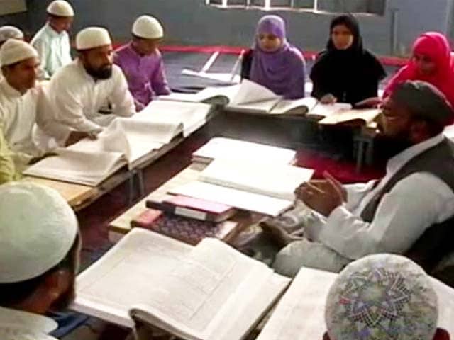 Video : Big Question In This UP Madarsa: How To Implement Government's Textbooks Order