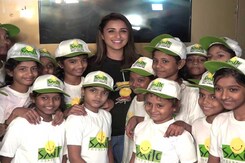 Parineeti Chopra Screens <i>Golmaal Again</i> For NGO Kids Parineeti Chopra Screens <i>Golmaal Again</i> For NGO Kids