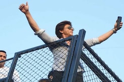 Shah Rukh Khan's Birthday & The Madness Outside Mannat Shah Rukh Khan's Birthday & The Madness Outside Mannat