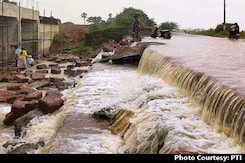 Chennai Braces For More Rain,10,000 In Tamil Nadu Relief Camps Chennai Braces For More Rain,10,000 In Tamil Nadu Relief Camps