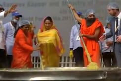 918 Kgs Of Khichdi, It's A Guinness World Record! 918 Kgs Of Khichdi, It's A Guinness World Record!