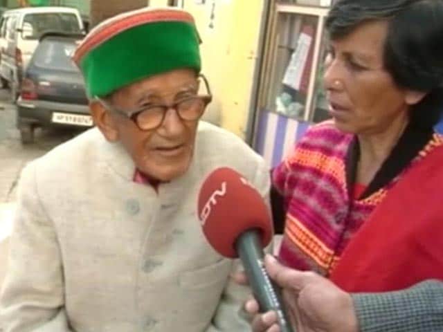 Videos : लोकतंत्र की जीत: हिमाचल में 104 साल के बुजुर्ग ने डाला वोट