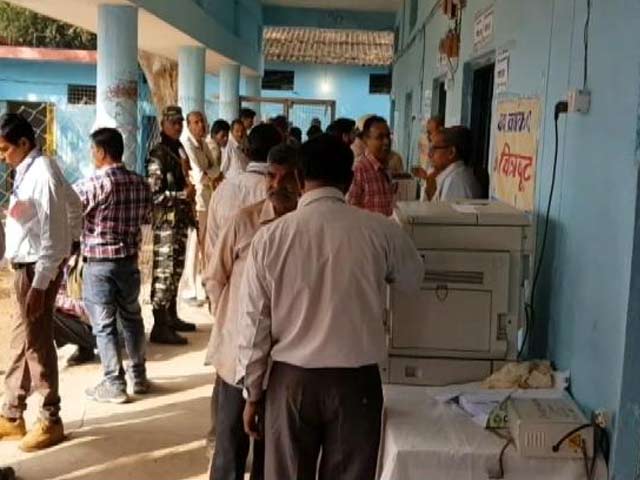 चित्रकूट उपचुनाव में कांग्रेस ने मारी बाजी