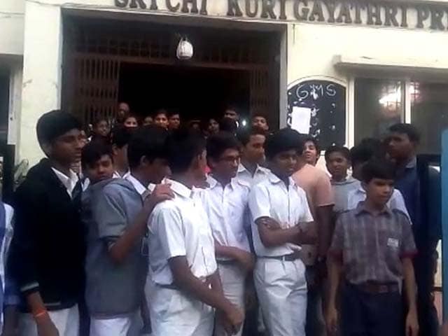 Video : 'We Need Sleep': Students In Hyderabad School Allege Long Hours
