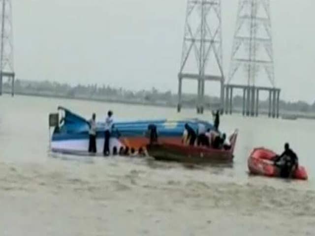 आंध्र प्रदेश : कृष्णा नदी में नाव पलटी, 16 की मौत