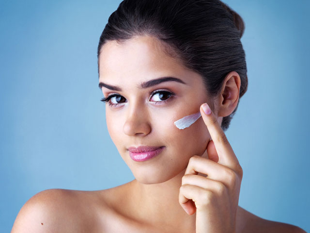 4 Ways To Fix That Stubborn Pimple Without Losing Your Sanity