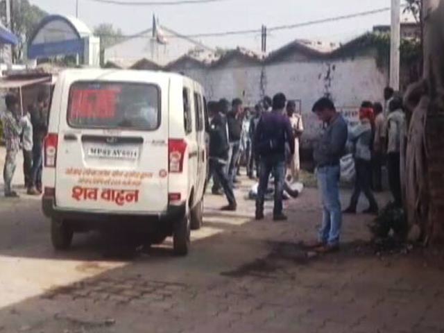 मध्यप्रदेश में कर्ज के बोझ तले दबे दो किसानों ने ख़ुदकुशी की