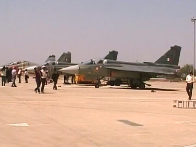 MoJo: सिंगापुर के रक्षा मंत्री ने तेजस में भरी उड़ान