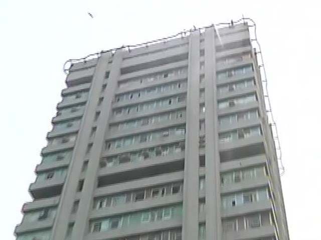 Videos : NGT की फटकार के बाद आज दिल्ली की ऊंची बिल्डिंग से पानी की बौछार