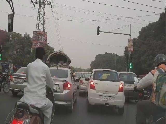 Video : इंडिया 8 बजे : दिल्ली में तय समय से पहले BS-VI ईंधन लाने का फ़ैसला