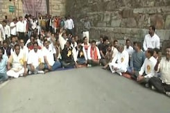 Fringe Group Blocks Entry To Rajashtan Fort Over <i>Padmavati</i> Fringe Group Blocks Entry To Rajashtan Fort Over <i>Padmavati</i>