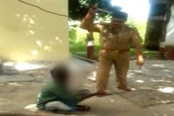 यूपी के महाराजगंज में पुलिस की हैवानियत, थाने में नाबालिग को किया टॉर्चर यूपी के महाराजगंज में पुलिस की हैवानियत, थाने में नाबालिग को किया टॉर्चर