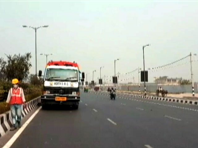 In Delhi's Air Pollution Crisis, No Fix For Dusty Roads Yet