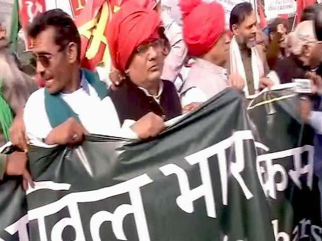 रामलीला मैदान से संसद मार्ग तक किसानों का विरोध मार्च