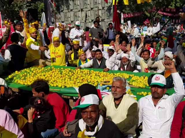 बड़ी खबर : दिल्ली में देशभर से जुटे किसानों का प्रदर्शन