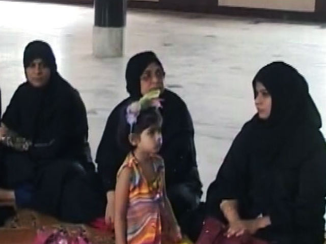 इंडिया 8 बजे : ग़ैरक़ानूनी होगा तीन तलाक़!