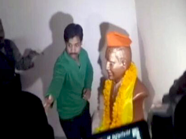 ग्वालियर:  नाथू राम गोडसे की प्रतिमा हटाई गई