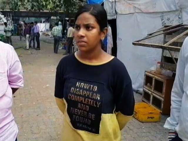 फुटपाथ पर फुटबॉल : झुग्गी में रहती हैं और फुटपाथ पर प्रैक्टिस करती हैं मैरी