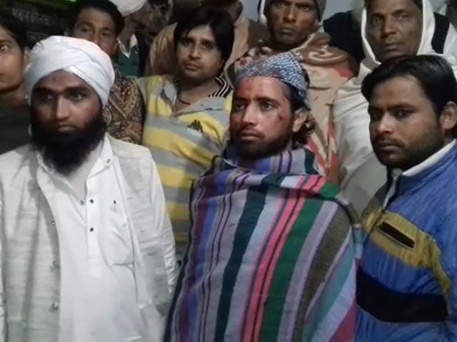 Video : 3 Muslim Clerics Beaten On Train In UP, Were Asked "Why Wear <i>Rumaal</i>?"