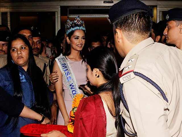Miss World Manushi Chhillar Returns, Receives Grand Welcome In Mumbai