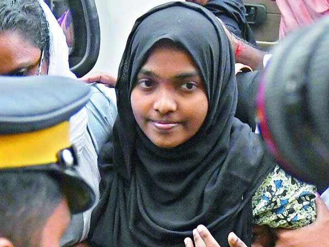 बड़ी खबर : सुप्रीम कोर्ट ने कहा, हदिया को उसके माता-पिता की हिरासत से रिहा किया जाए