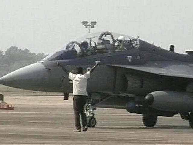 Video : "It Was Really Smooth": Singapore Defence Minister Flies India's Tejas Fighter
