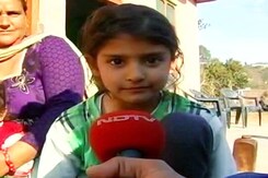 एलओसी पर लगातार फायरिंग, 7 महीने से स्कूल बंद एलओसी पर लगातार फायरिंग, 7 महीने से स्कूल बंद