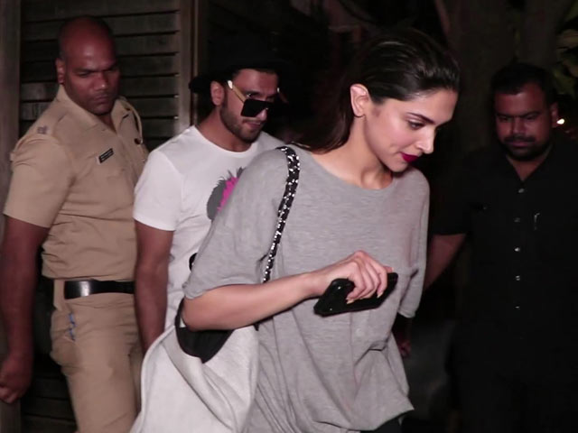 Spotted! Ranveer Singh & Deepika Padukone Outside Zoya Akhtar's House