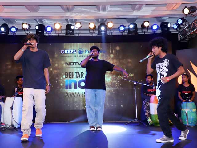 Mumbai's Dharavi Rocks Band Performs At Behtar India Awards