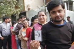गुजरात चुनाव : पहले चरण में 89 सीटों के लिए हुई वोटिंग गुजरात चुनाव : पहले चरण में 89 सीटों के लिए हुई वोटिंग