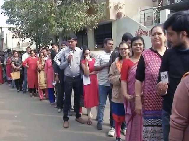 Videos : गुजरात विधानसभा चुनाव के पहले चरण में 68 फीसदी हुआ मतदान