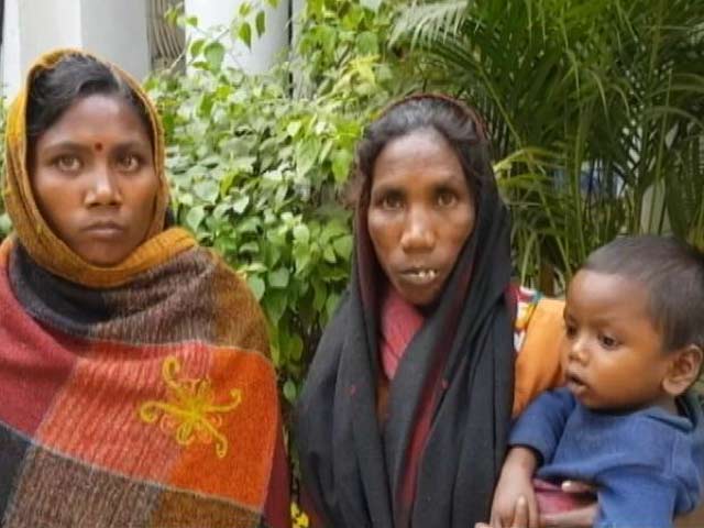 झारखंड में भूख से हुई बेटी की मौत के बाद दिल्ली पहुंची मां, आवाज दबाने का लगाया आरोप