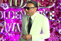 Jackie Shroff Looks Dashing, Entertains The Media In His Unusual Style Jackie Shroff Looks Dashing, Entertains The Media In His Unusual Style