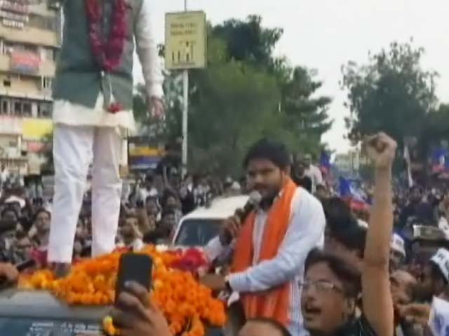 GROUND REPORT : पटेल युवाओं के आइकन बने हार्दिक, रैलियों में भारी भीड़