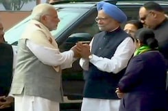 PM Modi, Manmohan Singh's Handshake After Bitter War Of Words PM Modi, Manmohan Singh's Handshake After Bitter War Of Words