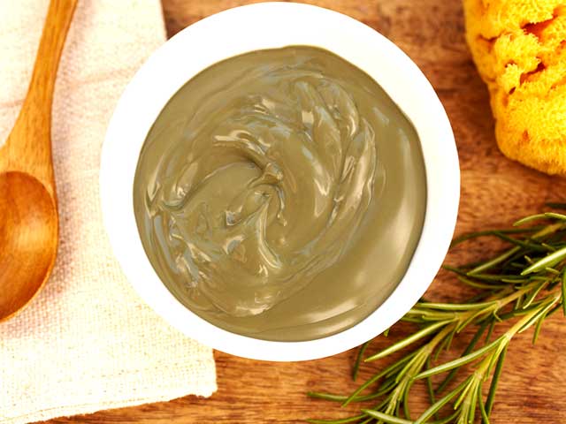 Video : Beauty Tips: Oily Skin? Whip Up This 3-Step DIY Mud Mask