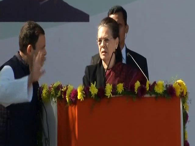 "Can't Speak": Fireworks Force Sonia Gandhi To Pause Farewell Speech