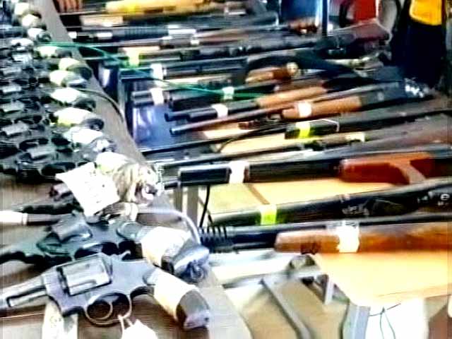 Video : मुंबई में हथियारों का जखीरा बरामद, एटीएस, क्राइम ब्रांच जांच में जुटी