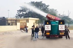 दिल्ली में एंटी स्मॉग गन का ट्रायल दिल्ली में एंटी स्मॉग गन का ट्रायल