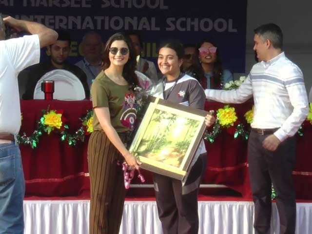 Video : Alia Bhatt Goes Back To School